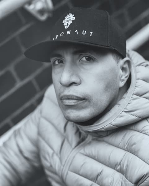 Jo Cruz, artist image